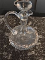 Elegante Vintage-Glaskaraffe mit Silberverzierung