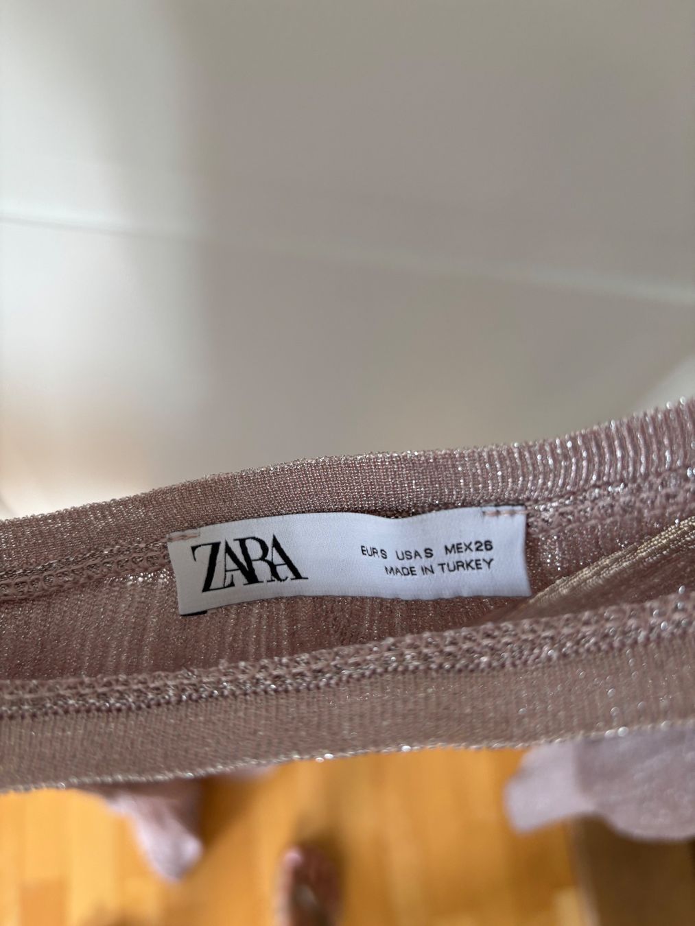 Zara Vestiti: ZARA Schulterfreies Pailettenkleid – Nuovo (secondo la descrizione) da Zürich venduto da Flo021000 3