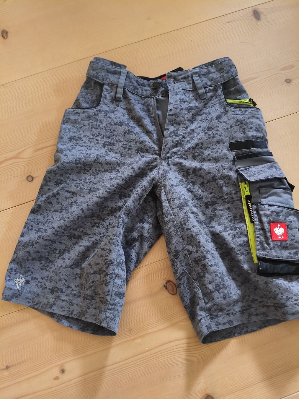 Engelbert Strauss Pantaloni: Engelbert Strauss Shorts Pixelmuster Grösse 40 MEN – Usato da Wislikofen venduto da Passiflora05