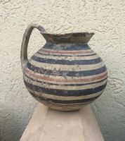 Vase antique. Daunien 6e-5e av. J-C. Apulie