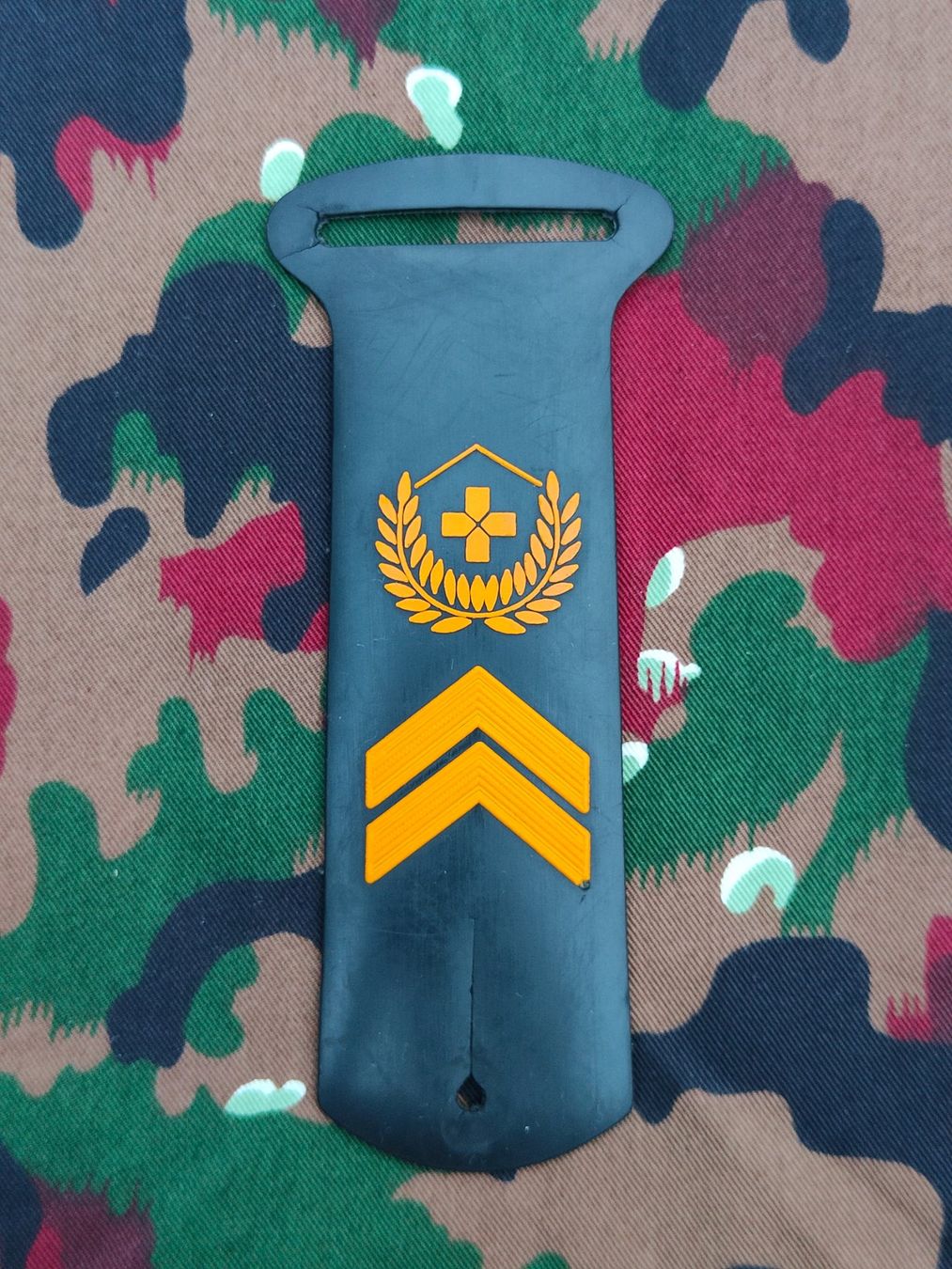 Schweizer Armee Placchette & Badge: Armschlaufe Feldweibel, Variante 3 – Usato da Bauma venduto da SwissMilitaria