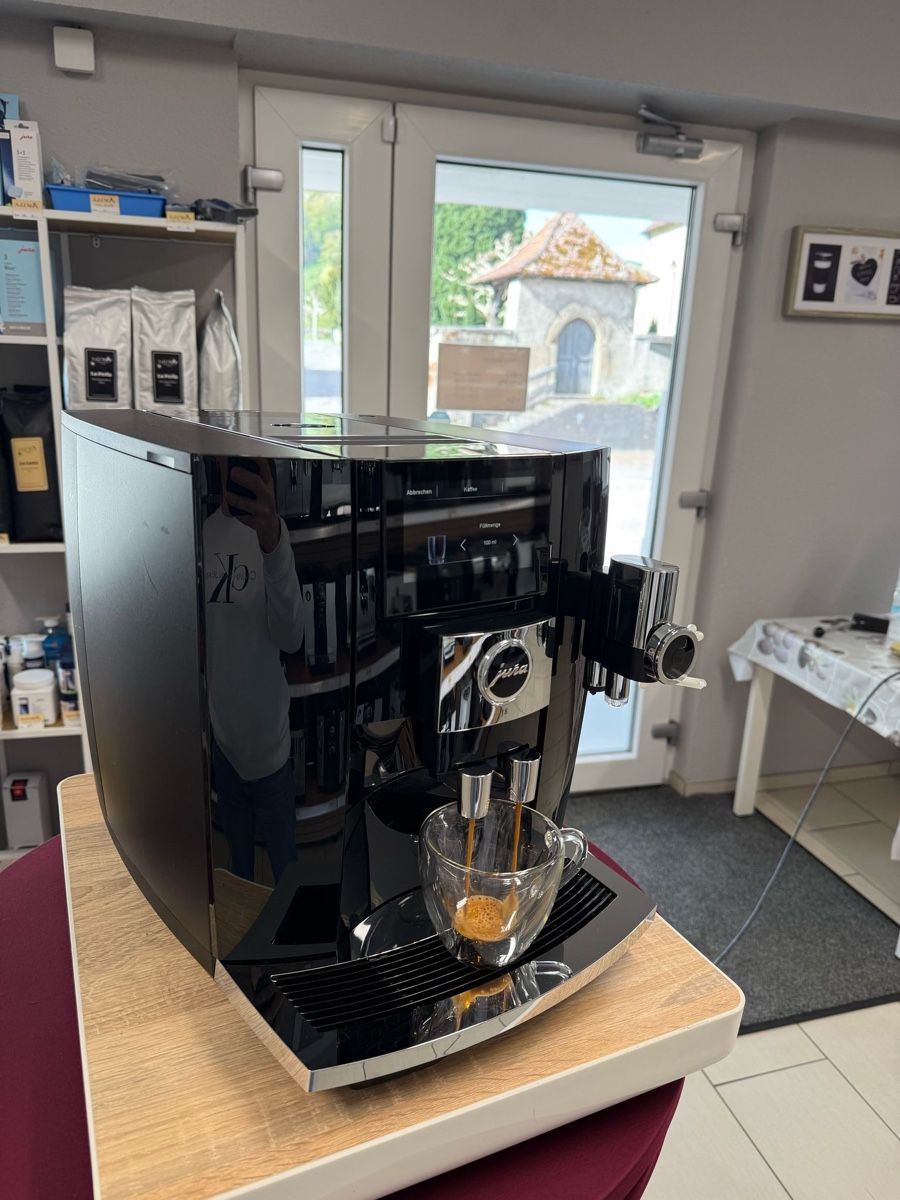 Jura Kaffeemaschinen & Espressomaschinen: JURA J8 PIANO BLACK – Gebraucht aus Gränichen von Luma.KaffeeMaschinen 6