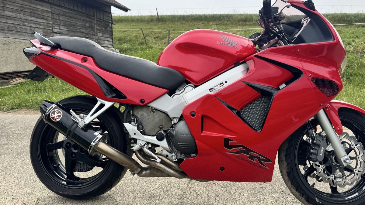 Honda Strasse: Honda VFR 800 Fi – Gebraucht aus Cheyres von JBLcharly 1
