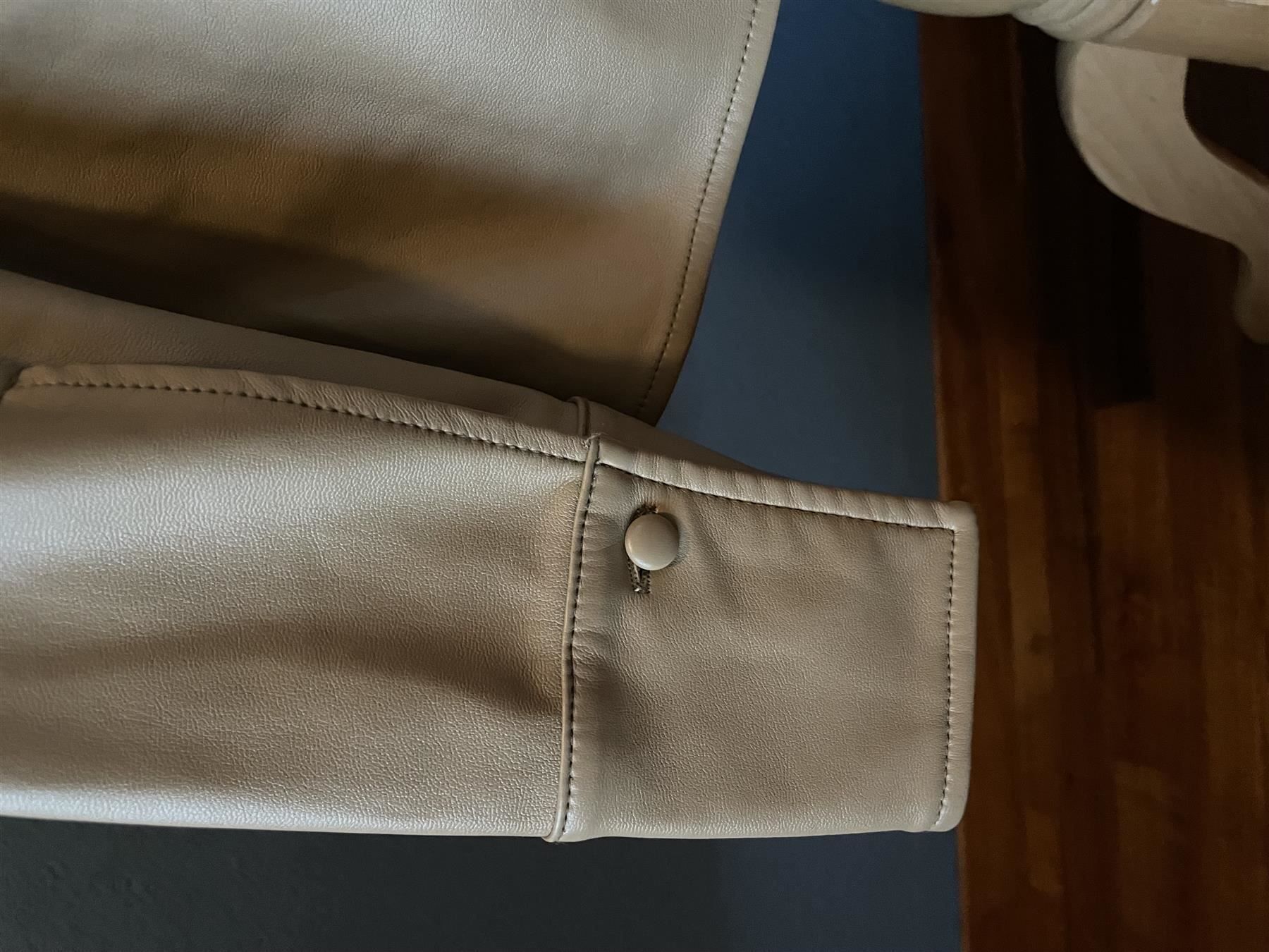 Camicette: Ledereoptik Bluse für jeden Anlass – Nuovo (secondo la descrizione) da Bourguillon venduto da gartenwohnen 4