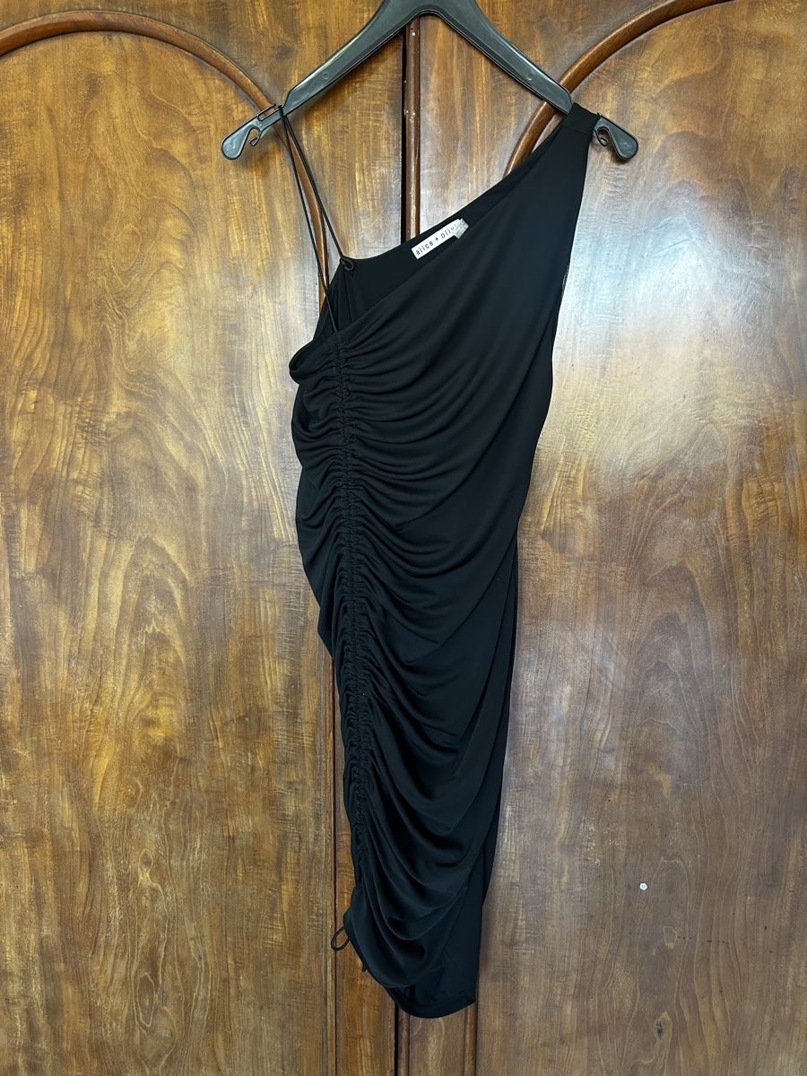 Vestiti: Kleid von Alice & Olivia – Usato da Zürich venduto da schregen