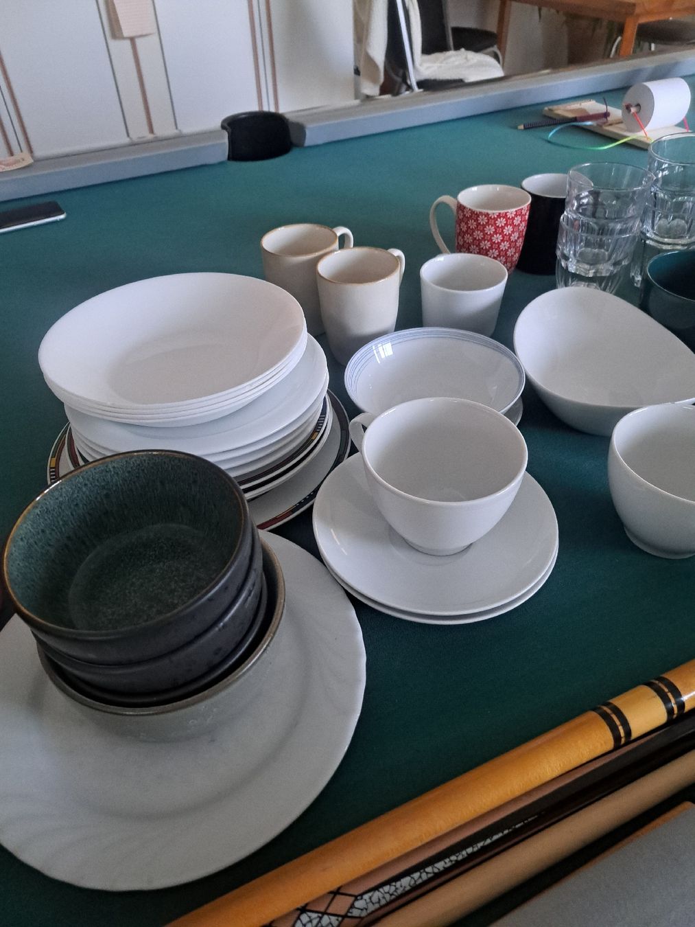 Set di piatti: Geschirr und Gläser – Usato da Neuhaus SG venduto da far_yd8w 3