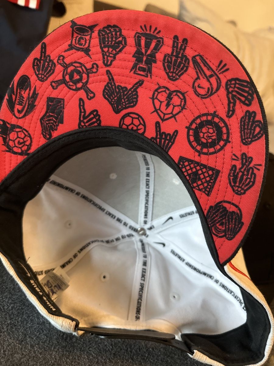 Vestes & Manteaux: Caps Nike & Crown – D'occasion à Schlieren par Gizmo8952 2