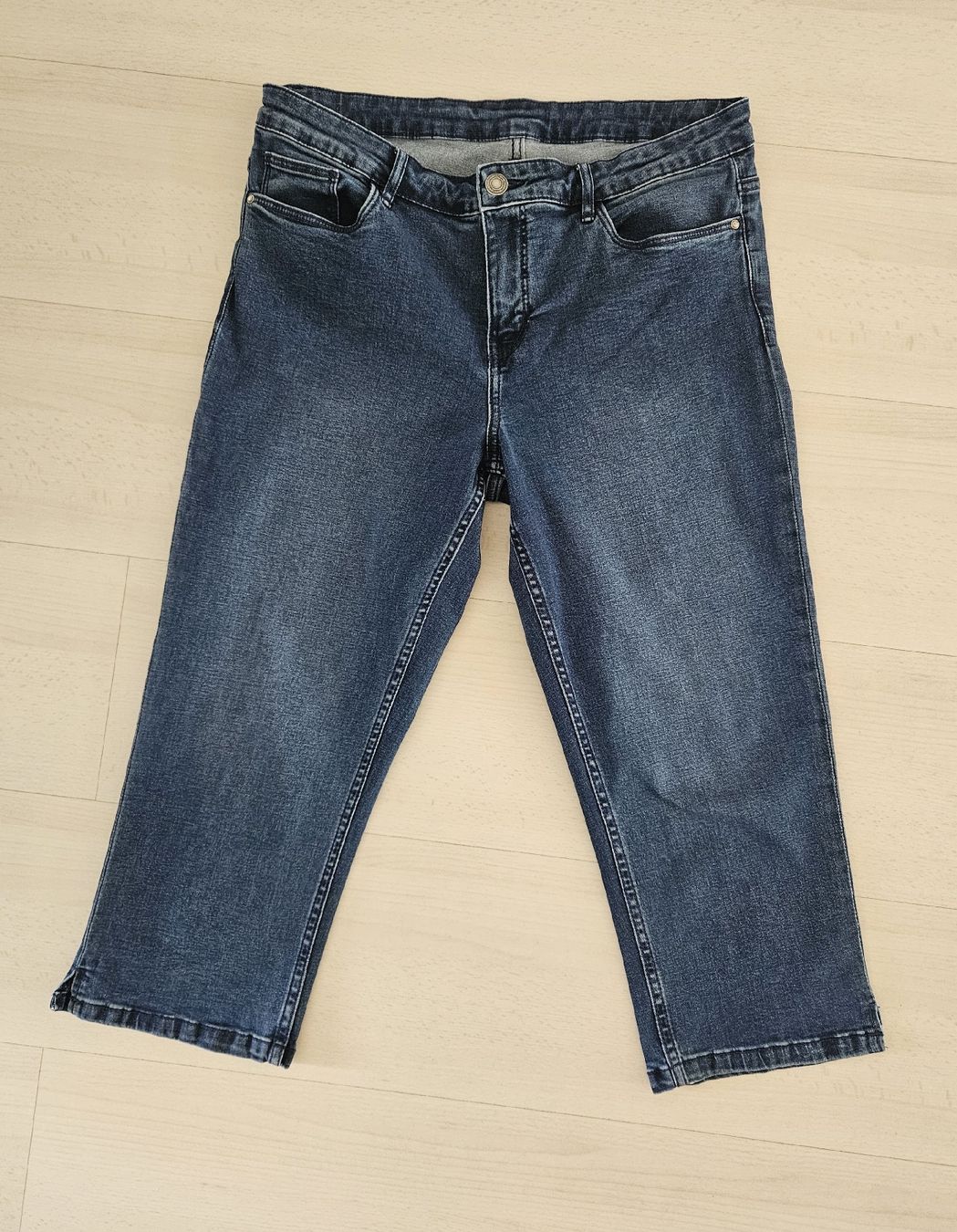 Jeans: Caprijeans von Esmara, Grösse 40 – Nuovo (secondo la descrizione) da Rickenbach b. Wil venduto da cornetta