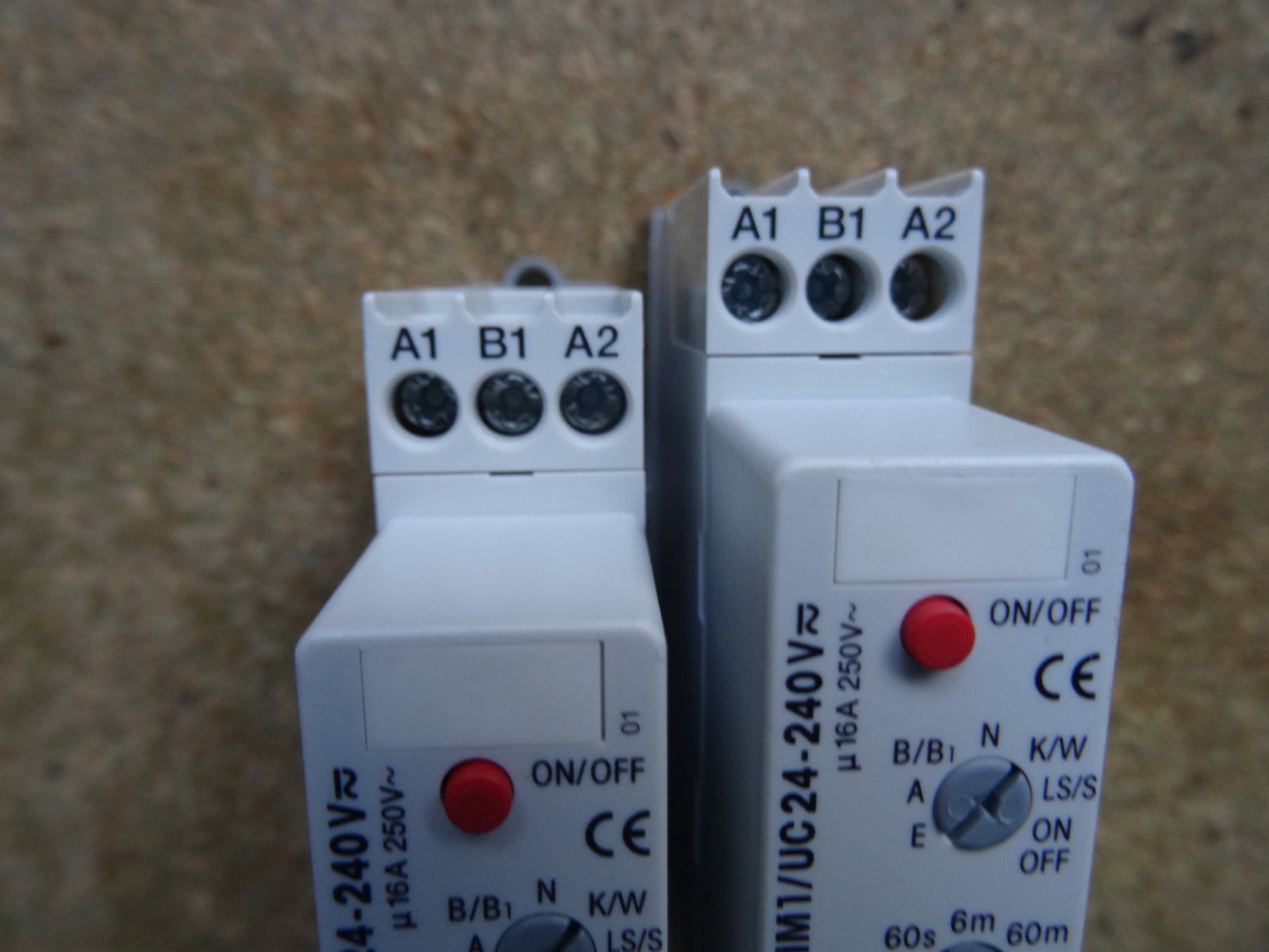 Interruttori: 2 Zeitrelais Comat   CIM1/UC24-240V ab 15.-- – Usato da Lupfig venduto da JUTA09 3