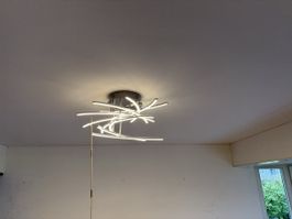 Moderne LED Deckenleuchte, neuwertig, Top Zustand!