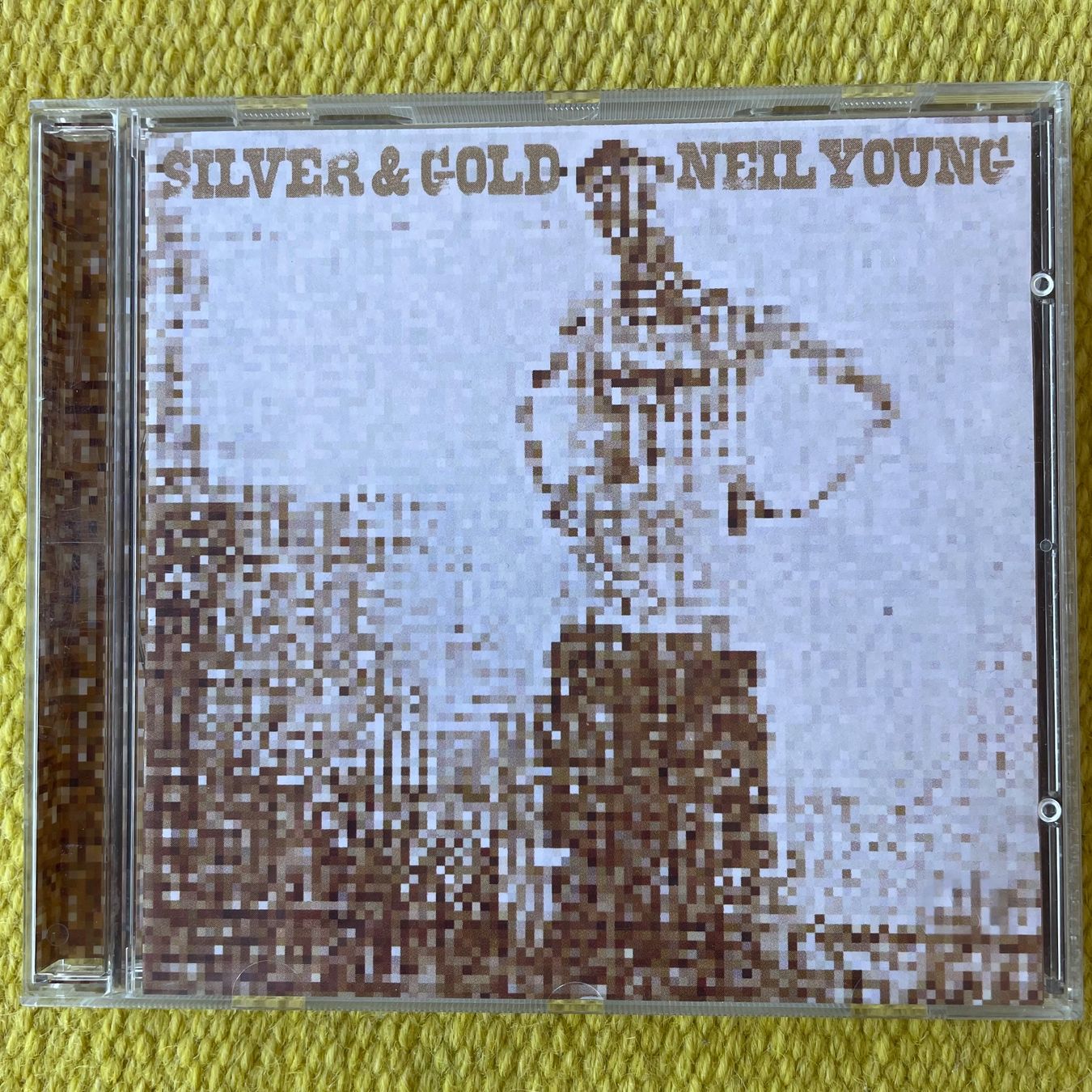 CD: NEIL YOUNG-SIVER & GOLD – Usato da Rorschacherberg venduto da CD-Roli