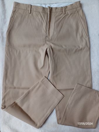 Hose - Marke: Zara - Grösse: EUR 38  - (32 L)