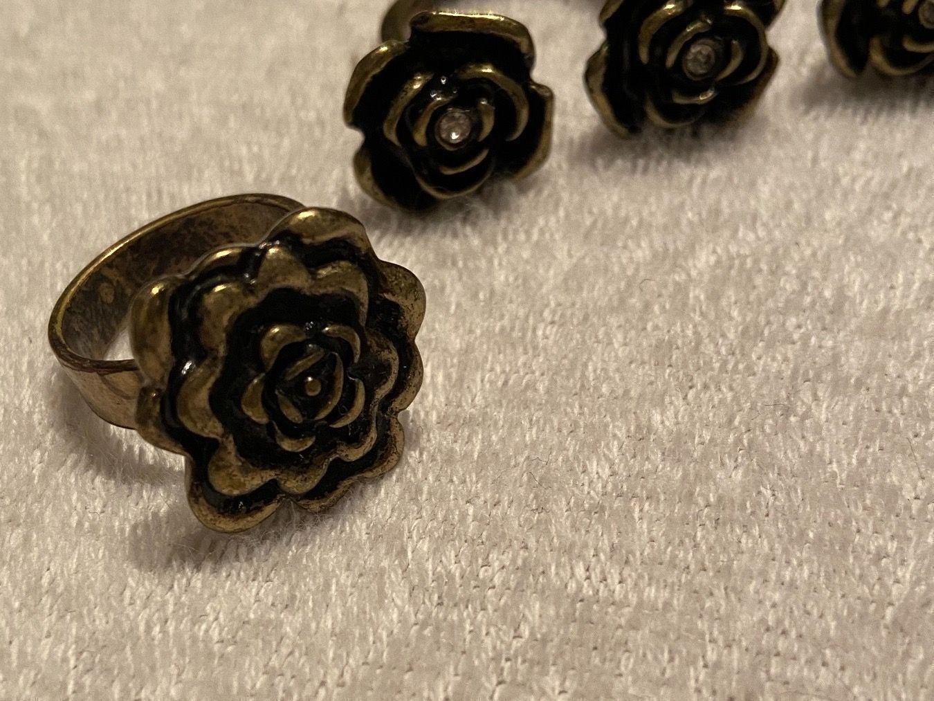Anelli: Ringe mit Rosenmotiv – Usato da Luzern venduto da 2ndchances 1