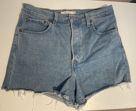 Levi's Damen Shorts Ribcage Short Grösse 30 guter Zustand