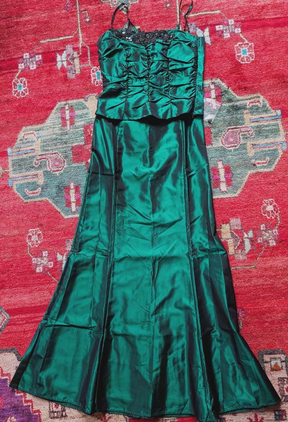 Vestiti: ASHLEY BROOKE : Robe/ensemble de soirée satin vert moiré 38 – Nuovo e nell'imballaggio originale da Petit-Lancy venduto da lilycerise