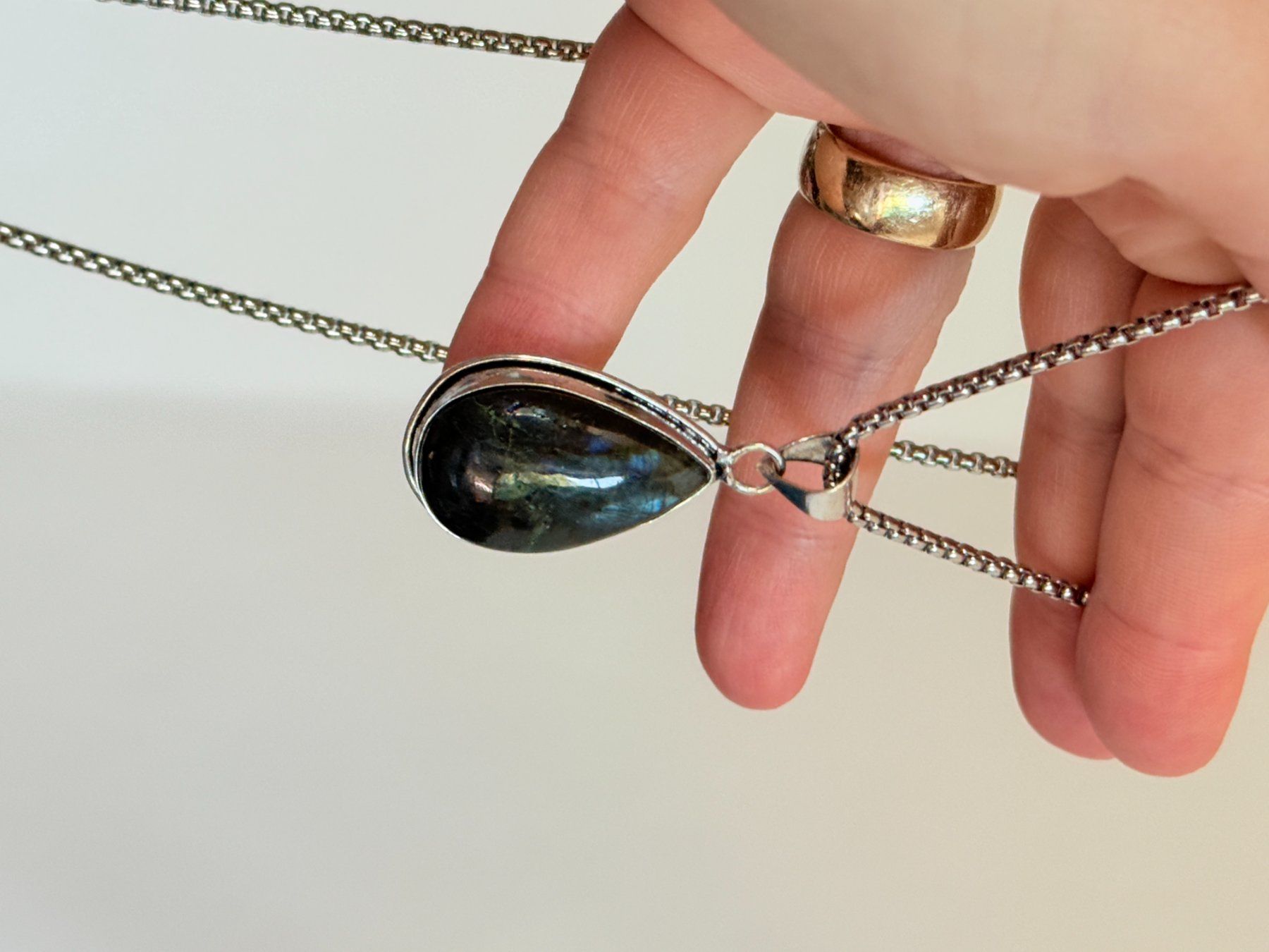 Catenine: Collier vintage avec pendentif pierre Labradorite – Nuovo e nell'imballaggio originale da Genève venduto da AWWA 3