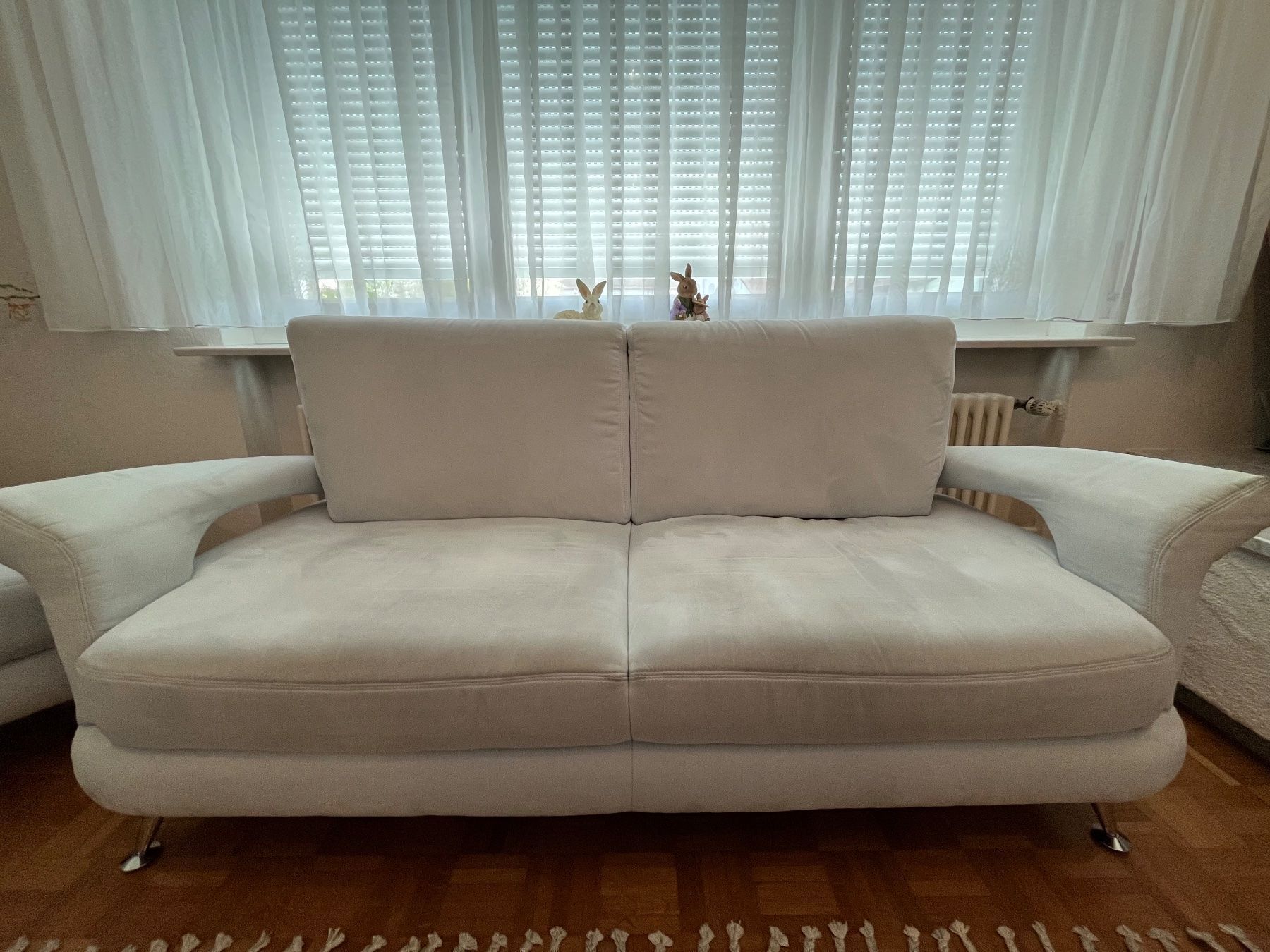 Sofas: 2x hellblaue Sofas + zusätzlicher Sitzhocker – Gebraucht aus Siebnen von Arko27