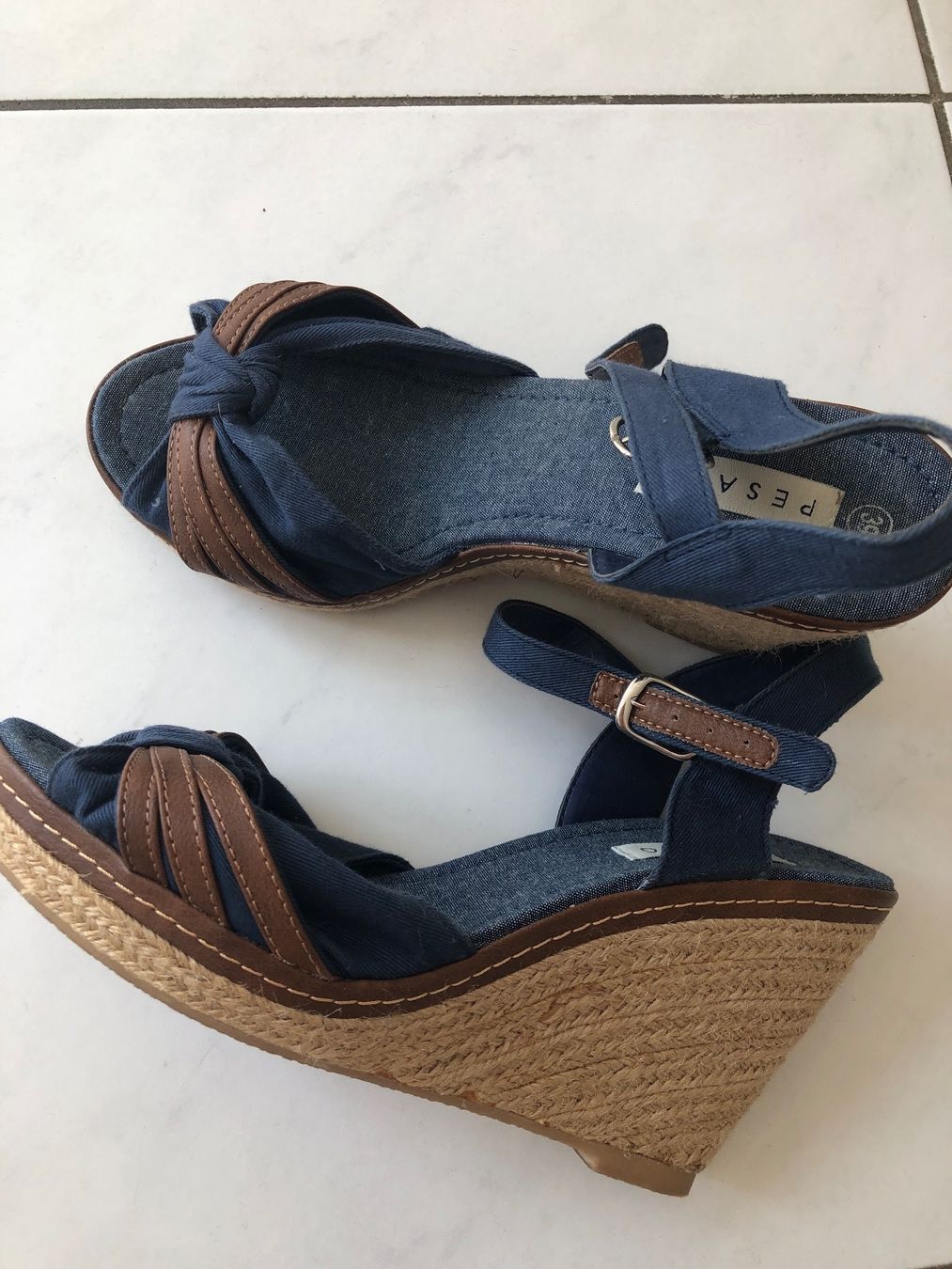 Scarpe da donna: Sandalen Gr 39 – Usato da Zell ZH venduto da Guffos