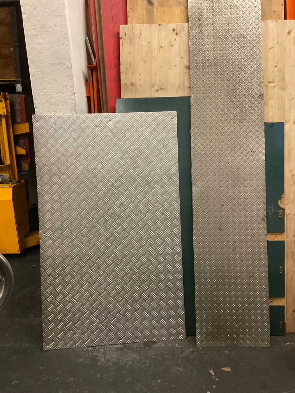 Pareti & Soffitti: Riffelbleche aus Aluminium – Usato da Altnau venduto da Seemoewe