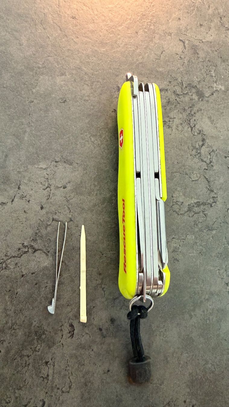 Victorinox Coltelli tascabile: Victorinox Rescue Tool - Stay Glow – Usato da Sonvico venduto da youtuber 3