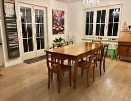 Biedermeier Tisch mit 6 Stühlen