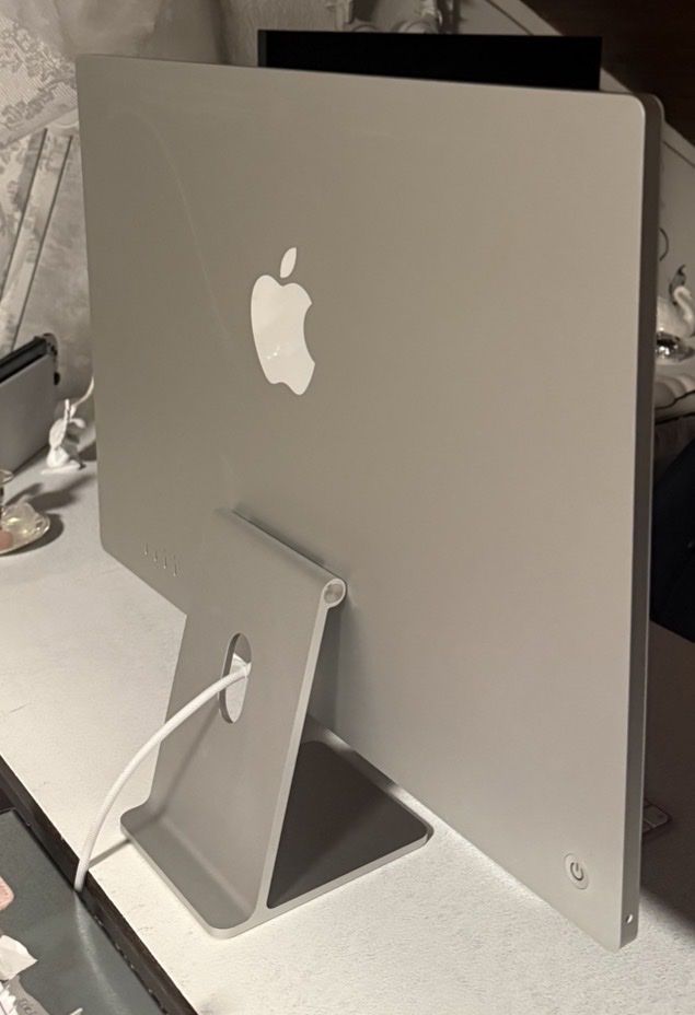 Apple PC: iMac Apple 24“ Silber – Nuovo (secondo la descrizione) da Urdorf venduto da Lija.x 1