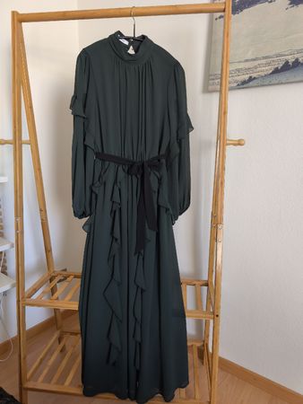 Reserved dress M with frills