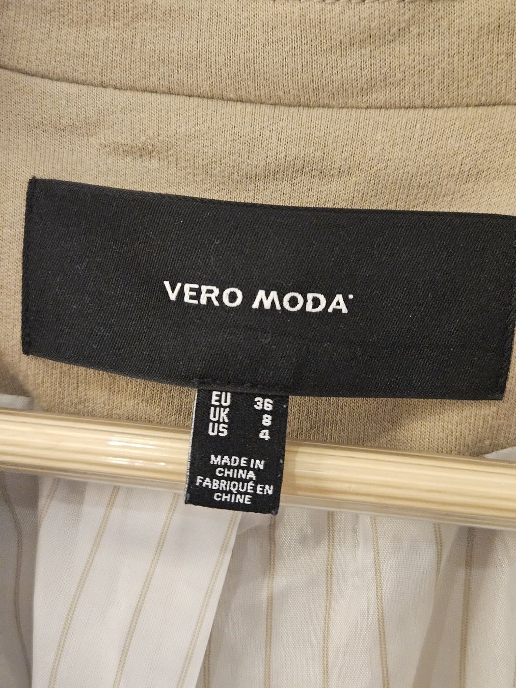 Vero Moda Jacken: Beiger Damenblazer von Vero Moda, Grösse 36 – Gebraucht aus Brig von SarahsWardrobe 1