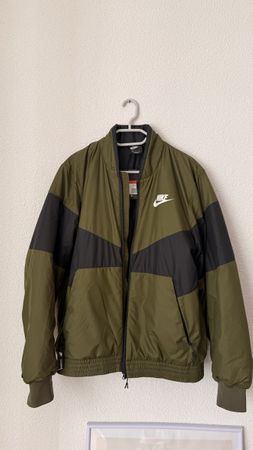 Nike Herren Winterjacke L – neu mit Etikett