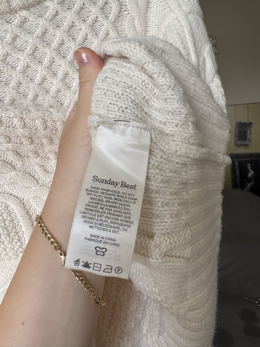 Aritzia Pulls & Sweat-shirts: Aritzia white cropped Cableknit Sweater XS – D'occasion à Küsnacht ZH par pup_culture 1