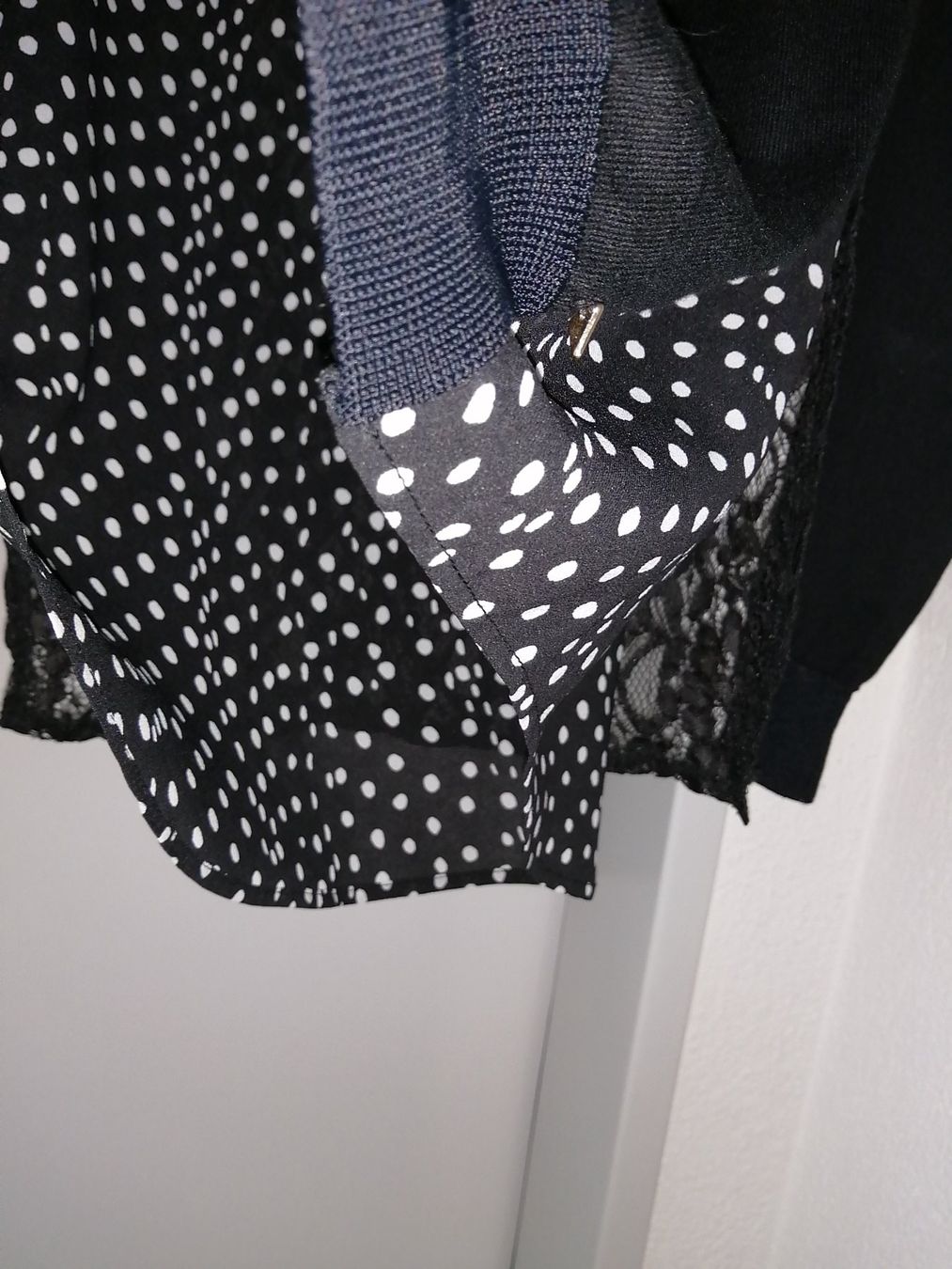 Guess Maglioni & Felpe: Leichter Pullover Guess size S/M – Usato da Buchrain venduto da nat_pl5p 6