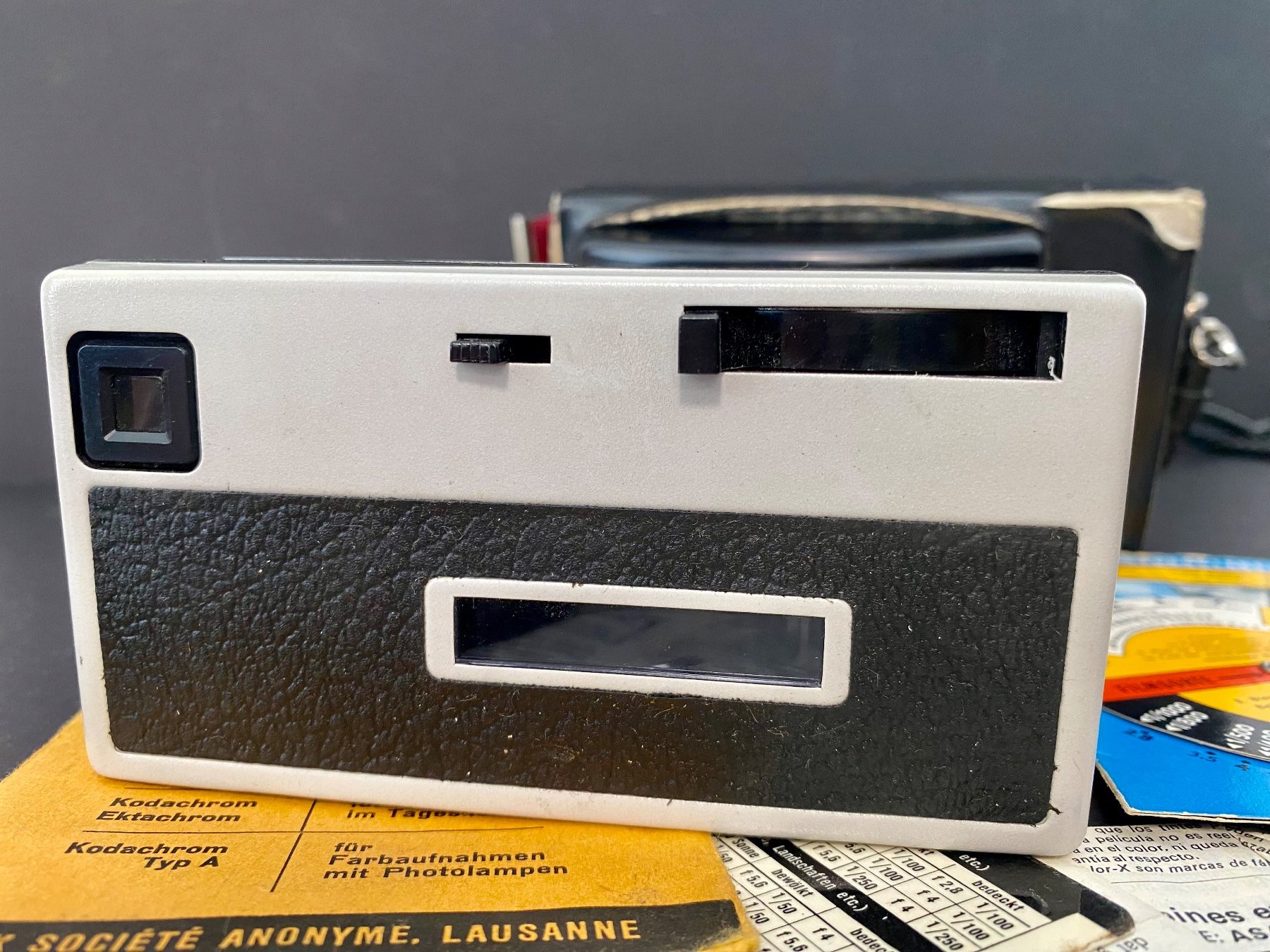 Kodak Fotocamera: Kodak Instamatic 220 avec manuels et housse – Usato da Sion venduto da ROBY_ROBY_ROBY 3