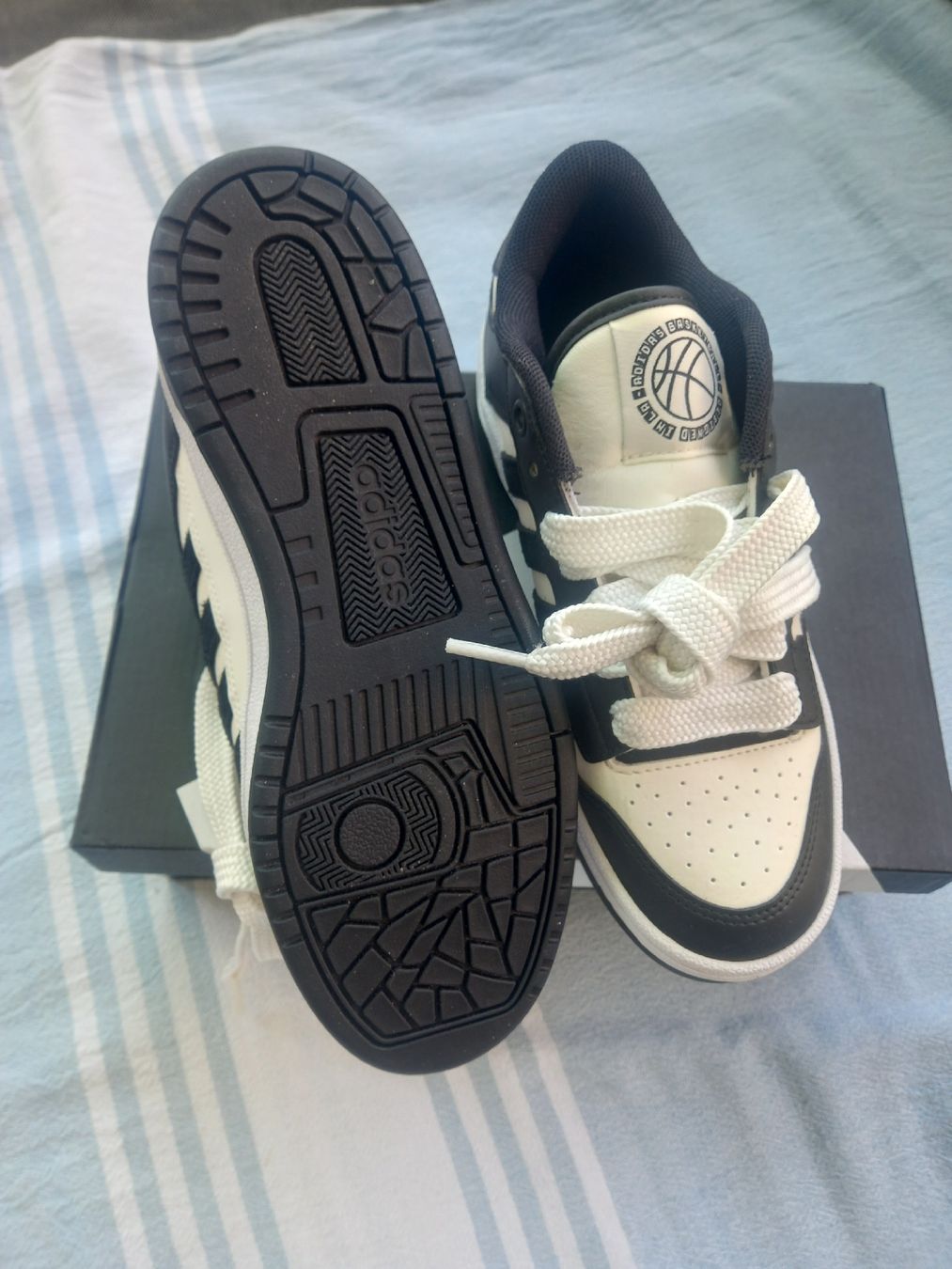 Scarpe da uomo: baskettes adidas taille 36 2/3 – Nuovo (secondo la descrizione) da crissier venduto da sgo_d9dl 2