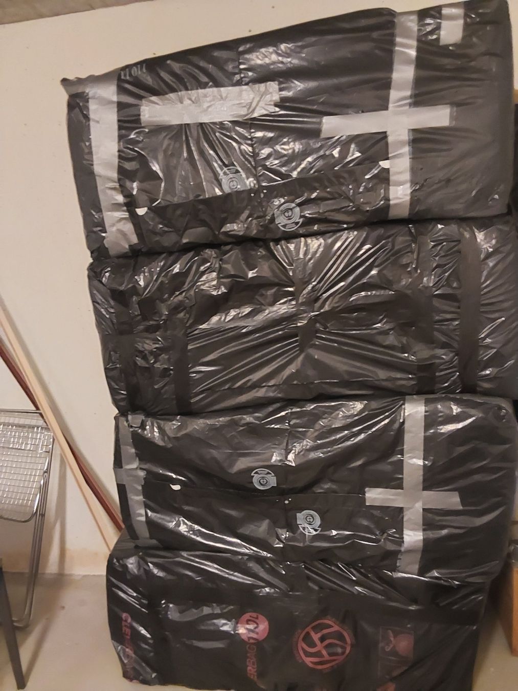 Materiale di riempimento: Gratis Steinwolle Bass Traps (oder als Dämmmaterial) – Usato da Herrenschwanden venduto da mebor 1