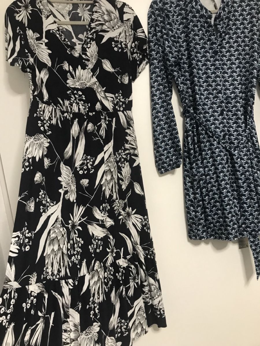 Robes: Damen Kleider mit Muster Grösse M – D'occasion à Dübendorf par nela123