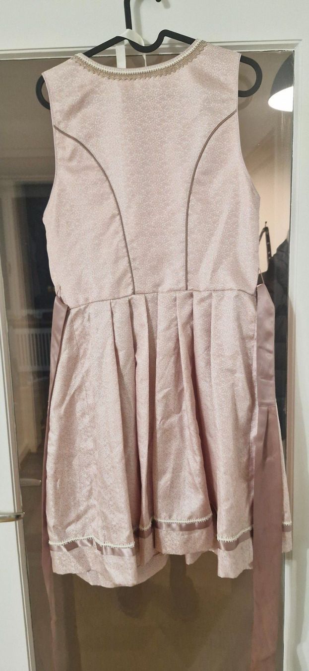 Krüger Vestiti: Krüger Dirndl rosa mit Spitze und Strass Gr. 42 – Nuovo (secondo la descrizione) da Basel venduto da selina.mueller1 2