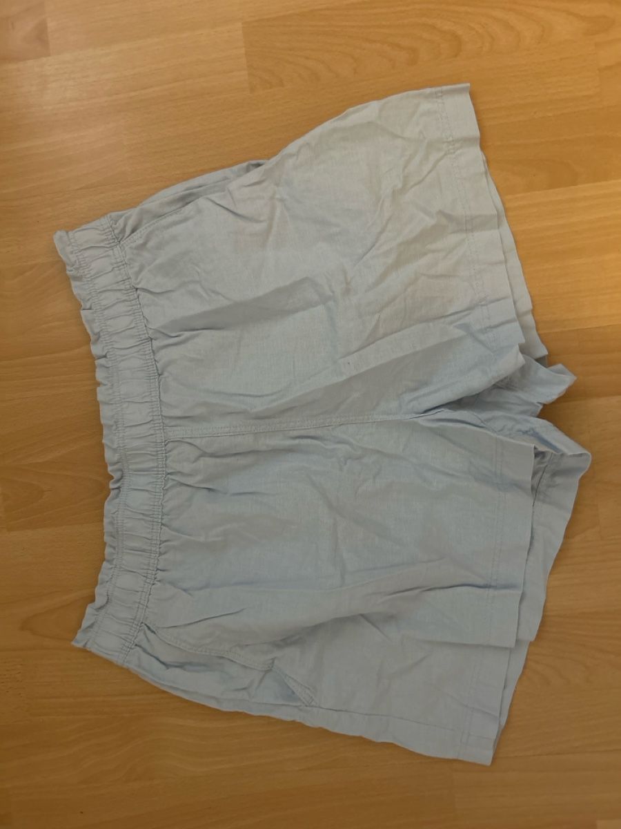 H&M Hosen: H&M Shorts hellblau Grösse L  – Gebraucht aus Riehen von S______
