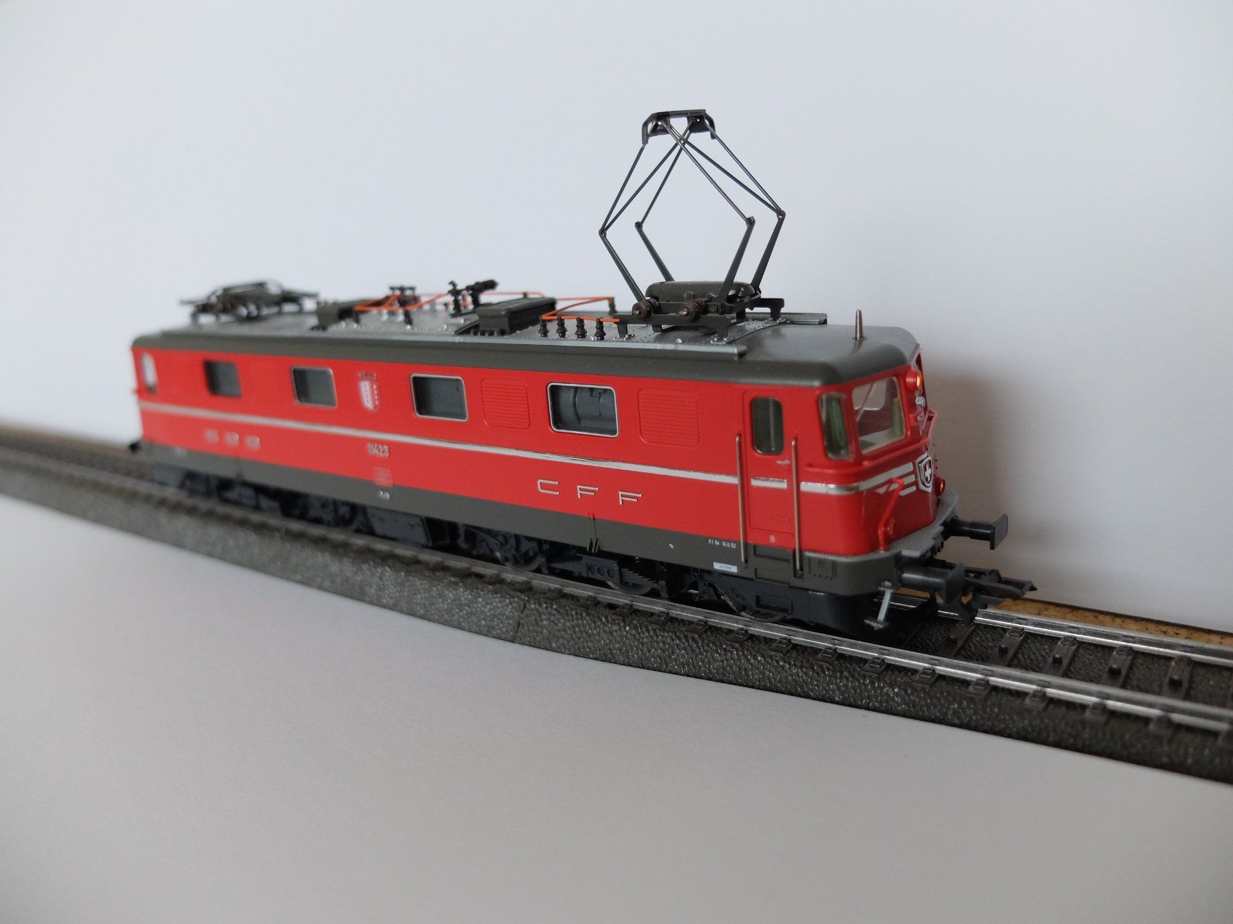 Roco Modelleisenbahnen: Roco Ae 6/6 AC digital mfx – Gebraucht aus Aegerten von Alfmann