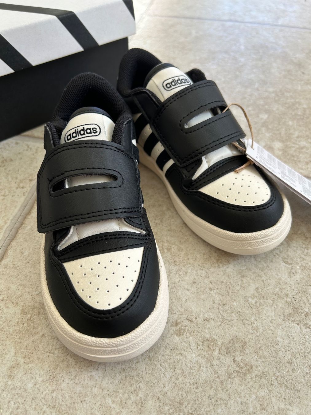 Adidas Scarpe per ragazzi: Baskets pour enfants adidas taille 27 – Nuovo e nell'imballaggio originale da Courroux venduto da Yermakova 3