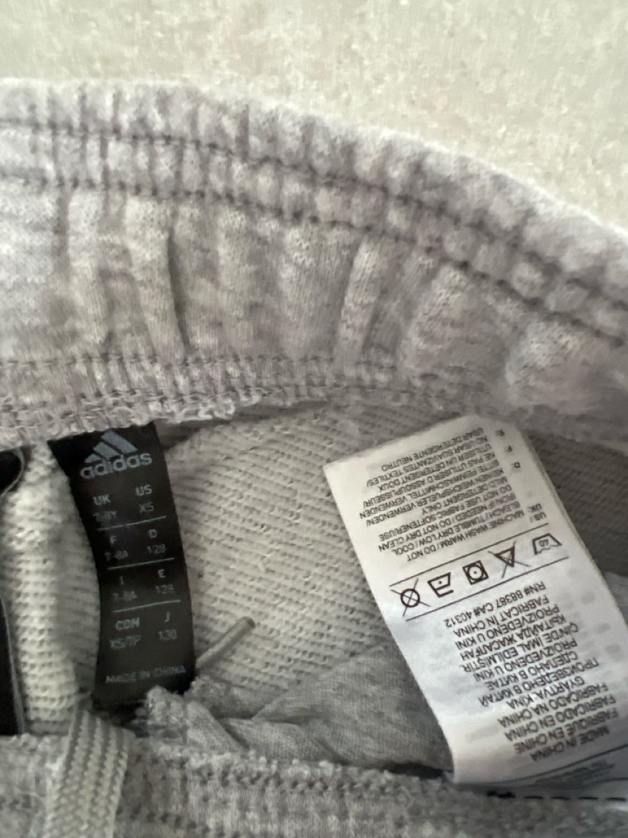 Adidas Pantalons: Adidas Short – D'occasion à Bottmingen par ale3829 2