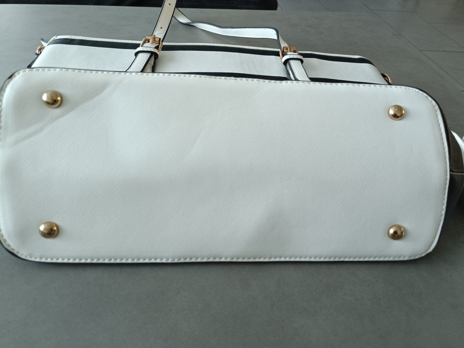 Borse da donna: Handtasche gestreift schwarz weiss – Usato da Wohlen AG venduto da Fabe3 5