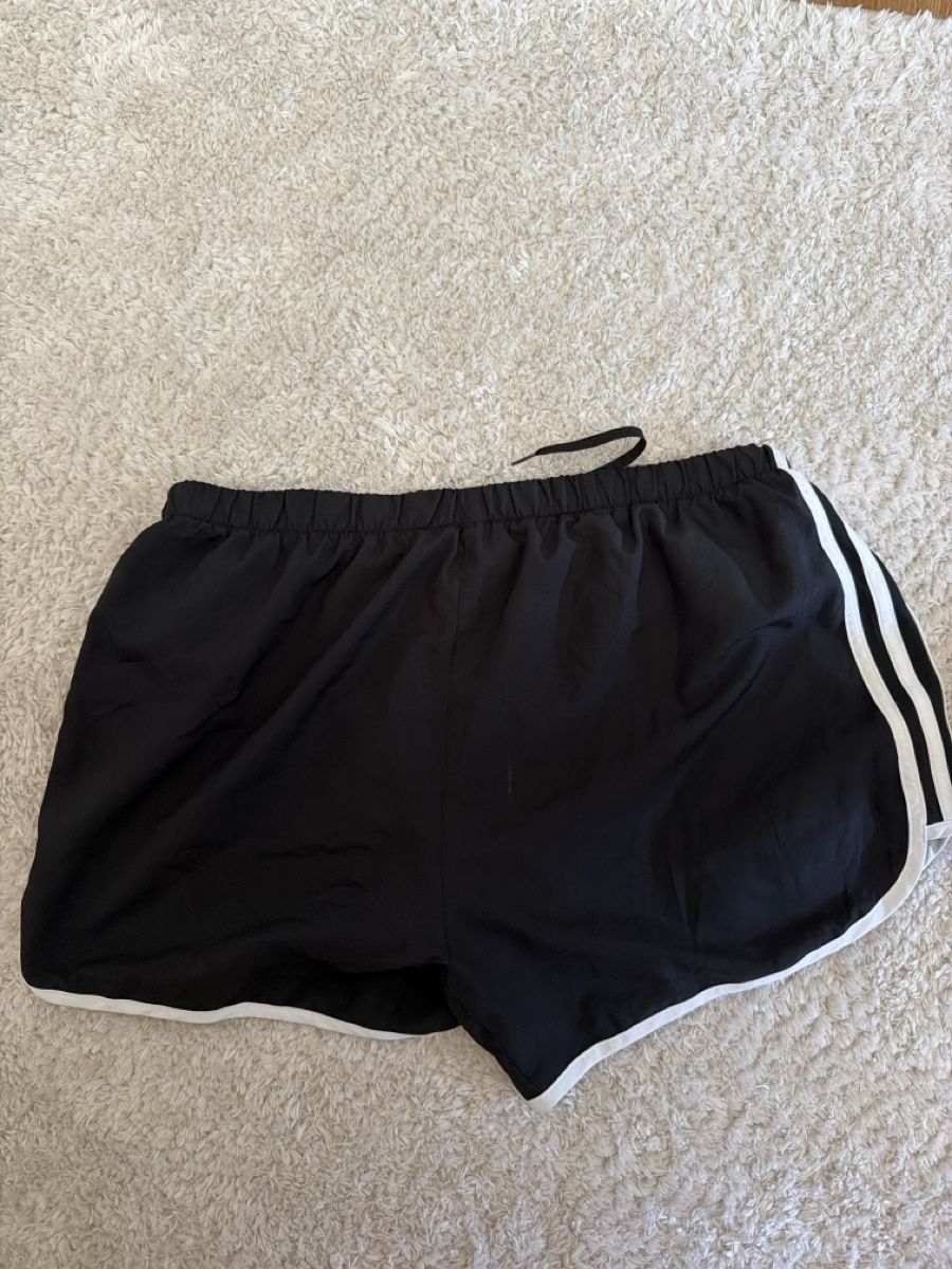 Adidas Hosen: Shorts Adidas noir blanc – Neu (gemäss Beschreibung) aus Genève von car_cq69 1