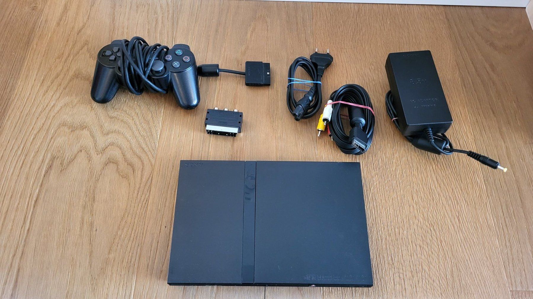 Sony Konsolen: Playstation 2 Slim Kabel und Controller – Gebraucht aus Münsingen von DigitaleSpielecke