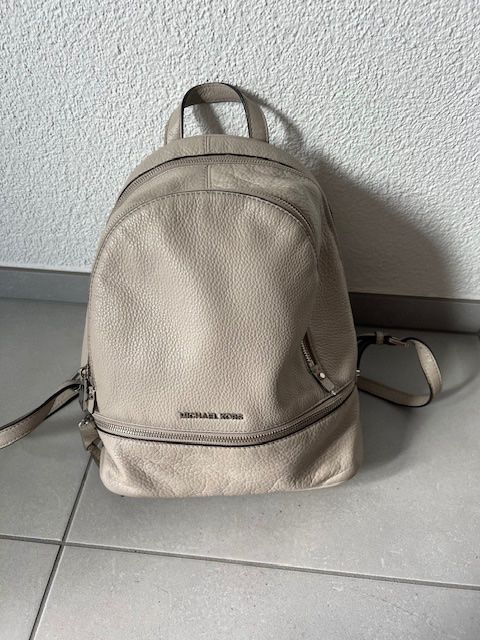 Michael Kors Sacs à dos: MICHAEL KORS Rucksack aus Leder. – D'occasion à Neerach par romiping