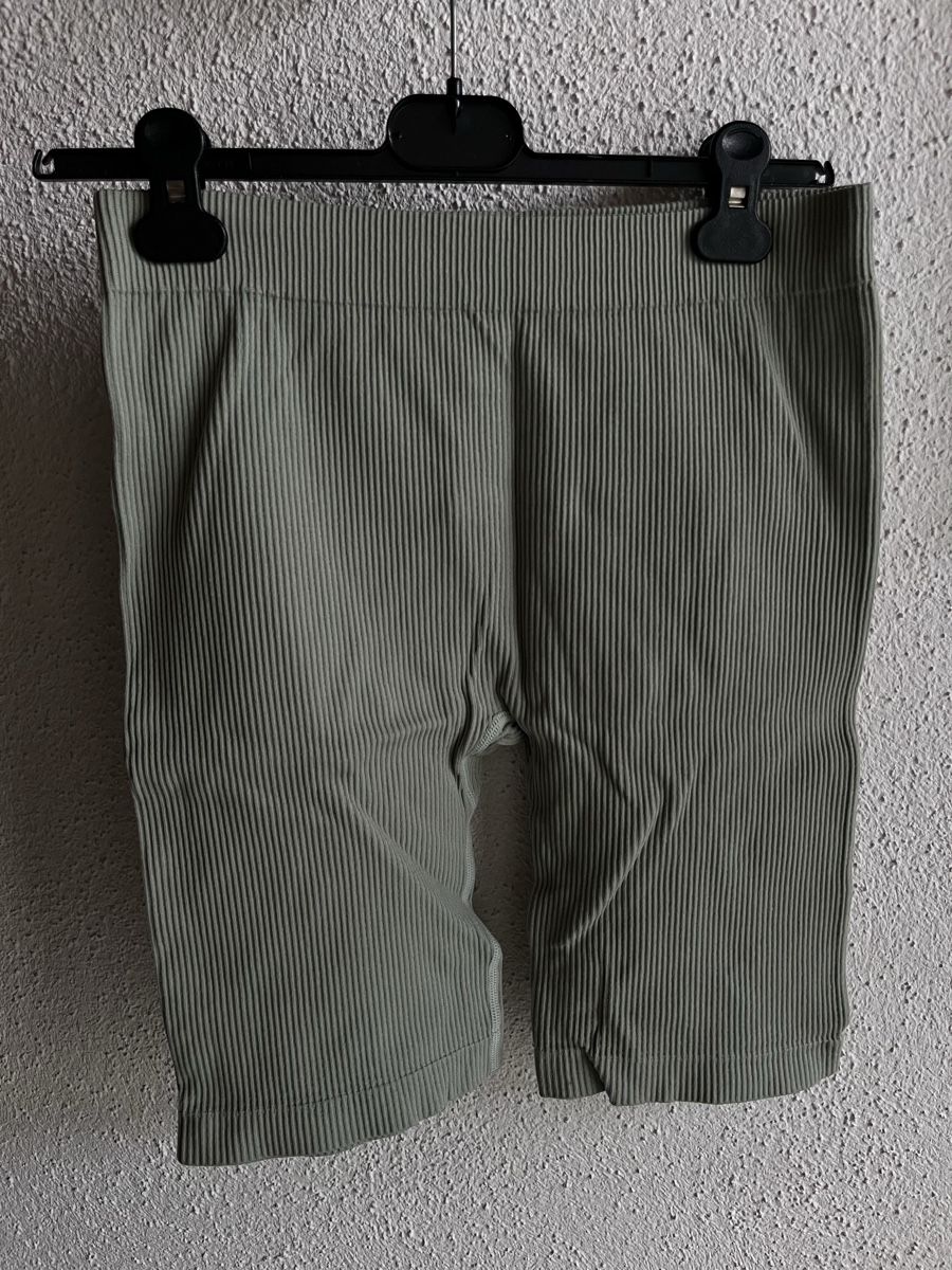 Pantaloni: grüne Radlerhosen - chicoree – Nuovo (secondo la descrizione) da Jonschwil venduto da juliana_pluess