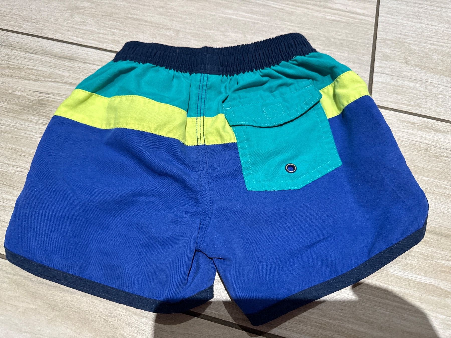 Oshkosh Badehosen: Badeshorts Oshkosch 18 Mt ,86/92 – Gebraucht aus Gelterkinden von Familienferien 1