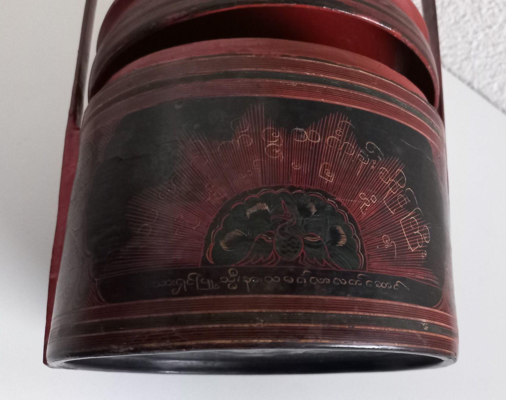 Dosen: Alte lackierte Dose mit Griff, Burma – Gebraucht aus Bévilard von Orscha 5