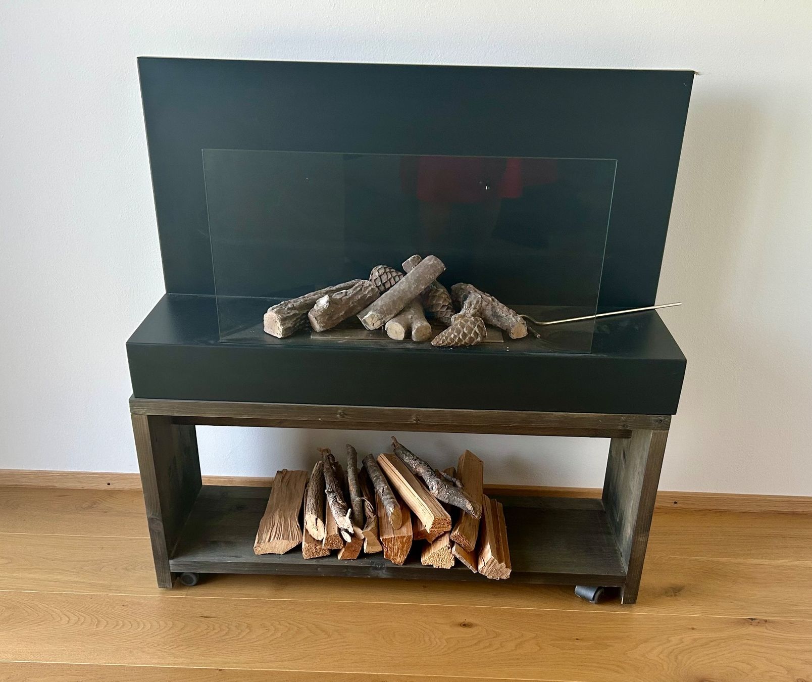 Cheminée: Deko-Kamin mit echtem Feuer – Gebraucht aus Schenkon von portmaka