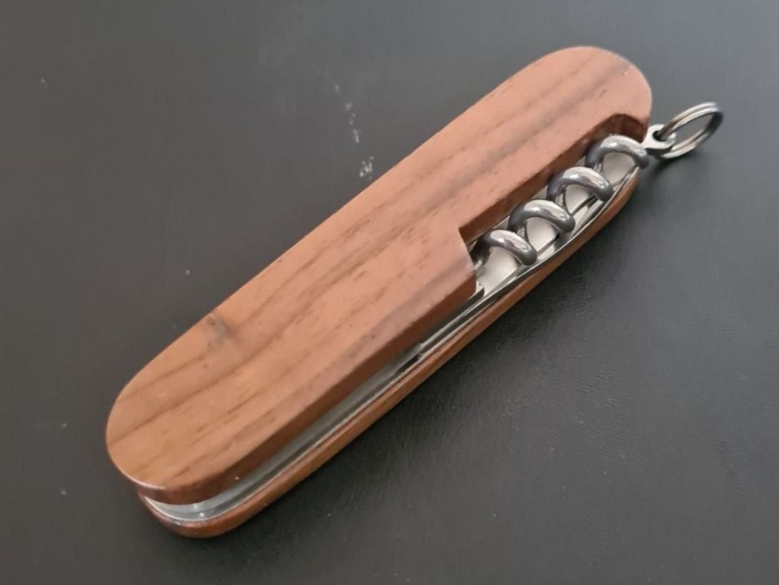Victorinox Coltelli tascabile: Victorinox Taschenmesser mit Holzgriffschalen – Usato da Bern venduto da Respirit 4