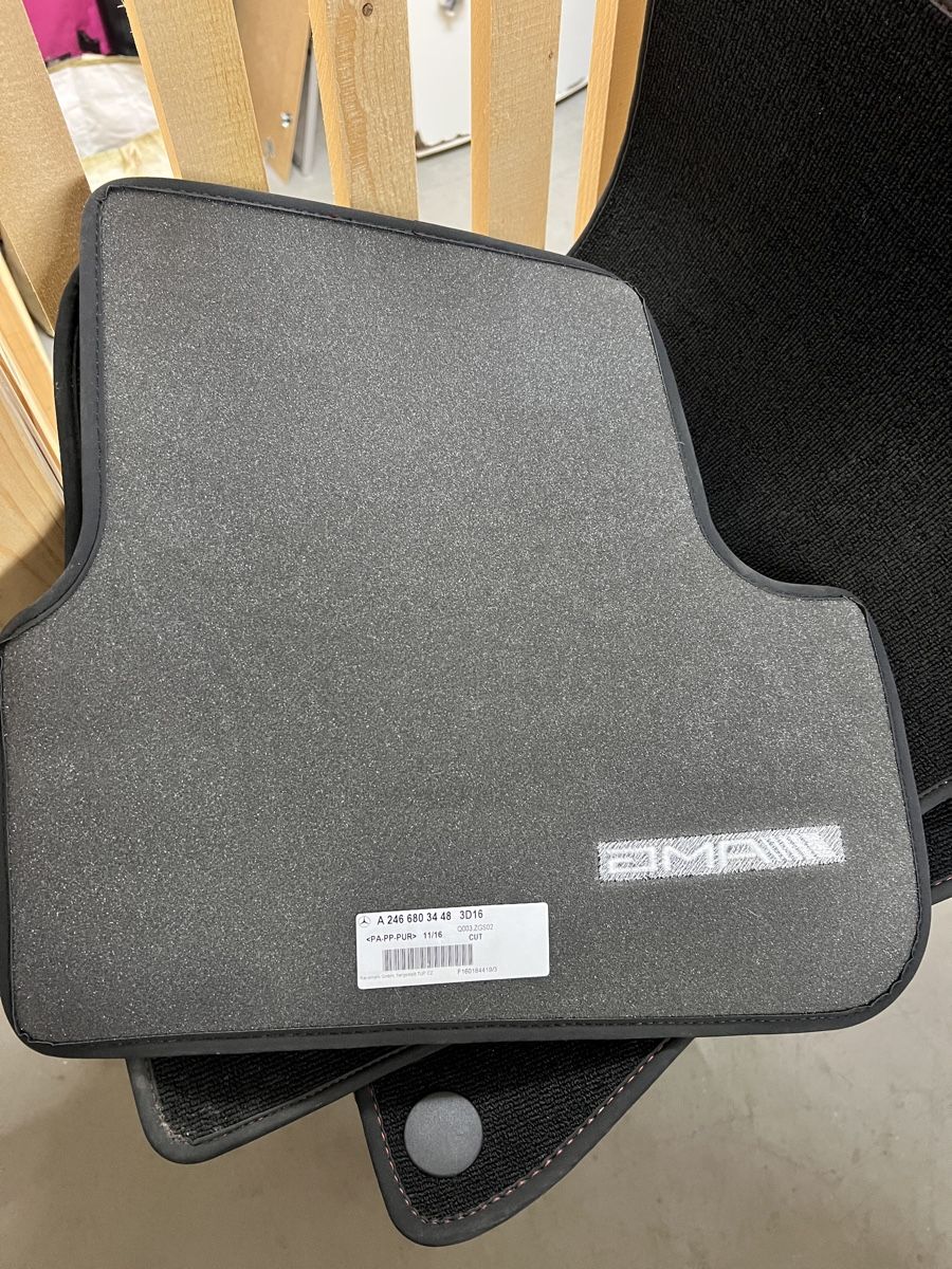 Mercedes-Benz Tapis / Bacs: Mercedes AMG Fussmatte – D'occasion à Olten par akosdrummer 5